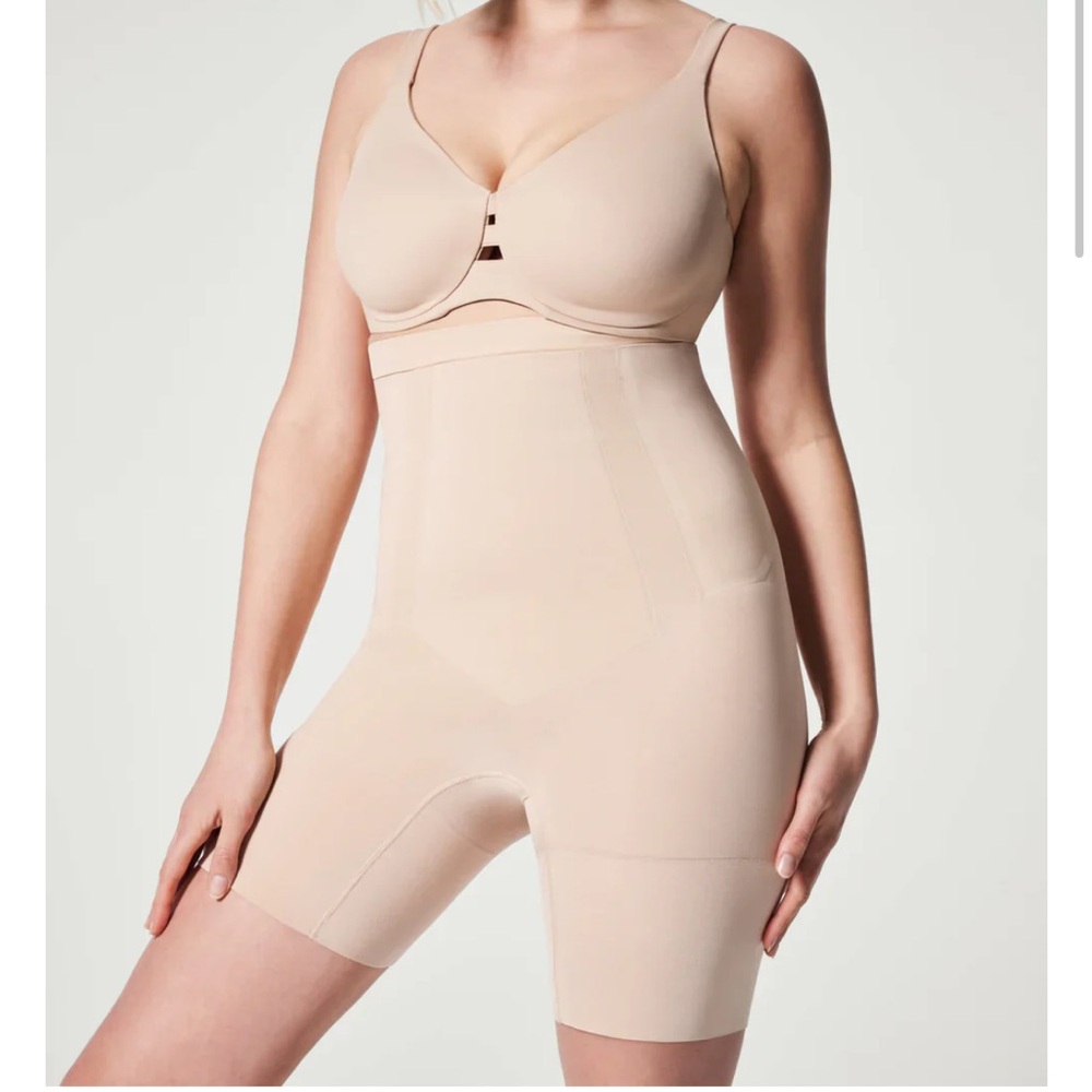 SPANXsculpt™ OnCore High-Waisted Mid-Thigh Short